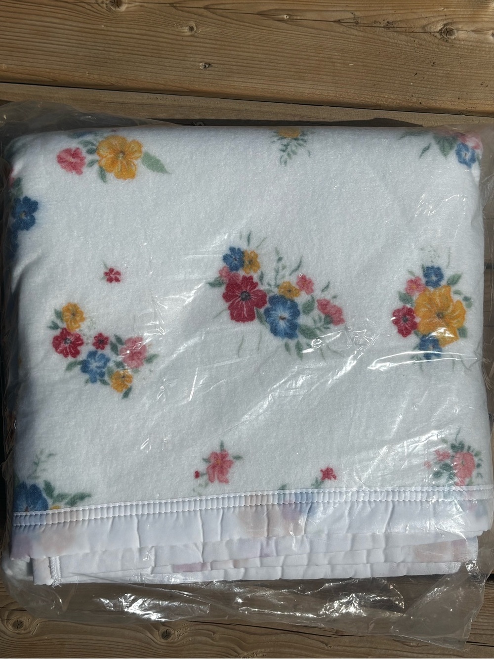 Vintage Esmond 70s Floral Blanket - Picture 3 of 5